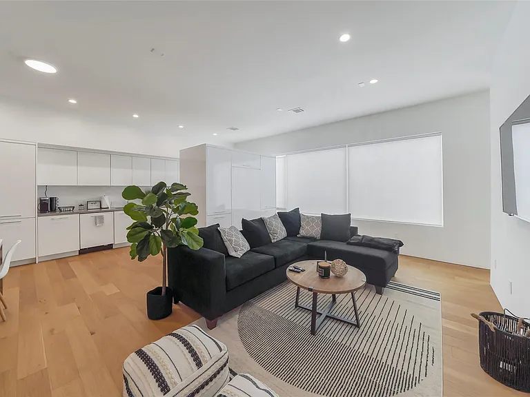 3511 Bell St — Photo 1