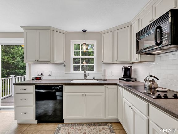 4th image of 65 East Hill Road