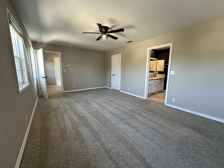 604 Village Ct — Photo 14