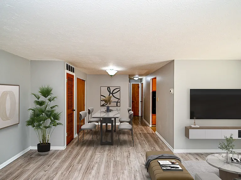 818 S Green Rd — Photo 16