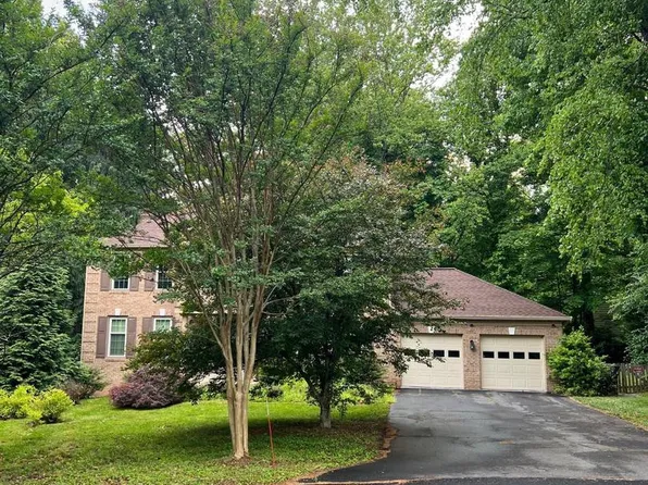 5810 Hannora Ln, Fairfax Station, VA 22039