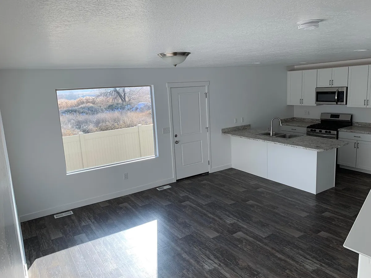Building Photo - 139 E River View Dr