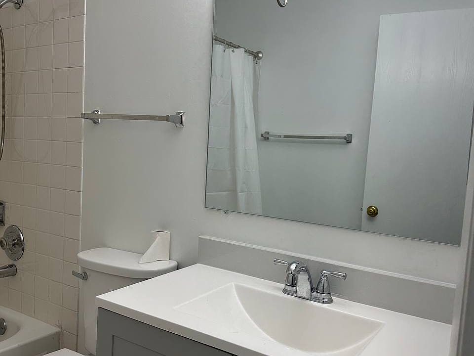 1st image of 430 N Lake Shore Dr