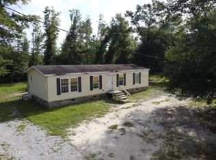 12201 Pinecrest Dr, Fountain, FL 32438