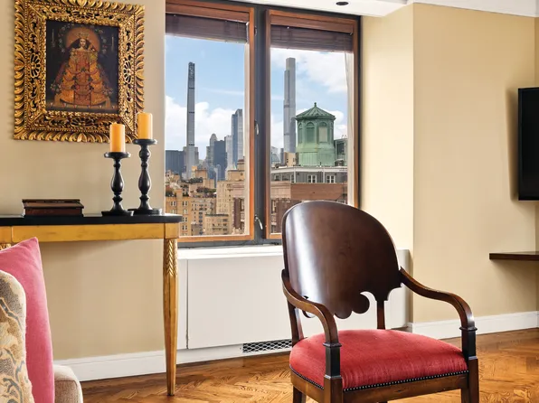 45 East 80th Street image 2 of 12