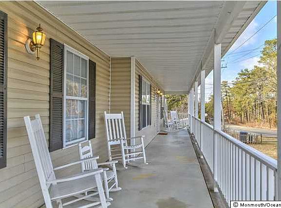 2nd image of 1225 Beachwood Blvd