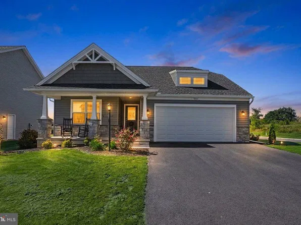 806 Greenwich Ln, Shippensburg, PA 17257