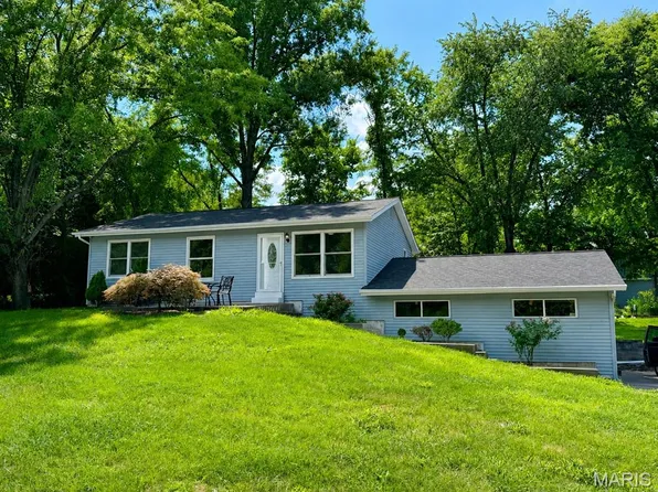 324 Westminster Dr, Saint Peters, MO 63376