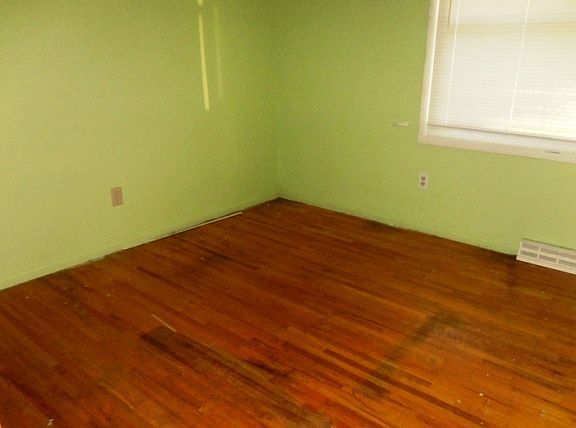 4th image of 1863 6th St