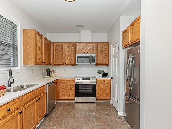 5th image of 135 Licorice Dr