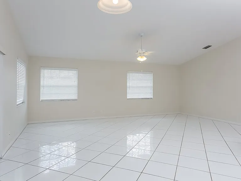 1200 Columbine Pl — Photo 3