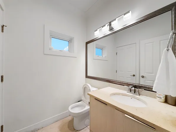 7826 Bennett Rd, Richmond, BC V6Y 1N3