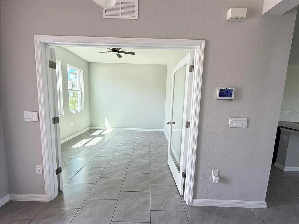4 bed, 3.0 bath, 2756 sqft, $3,200 — Photo 4