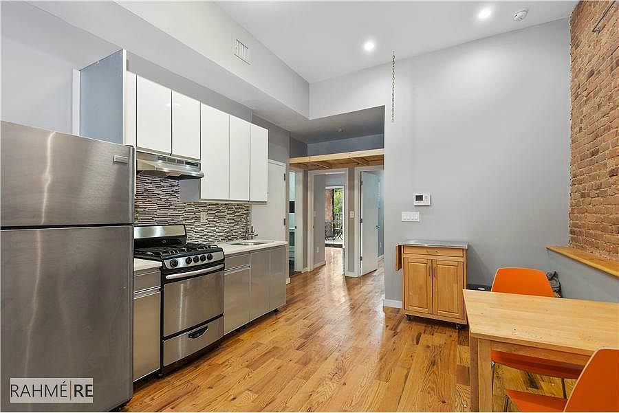 1st image of 240A Vernon Ave APT 2