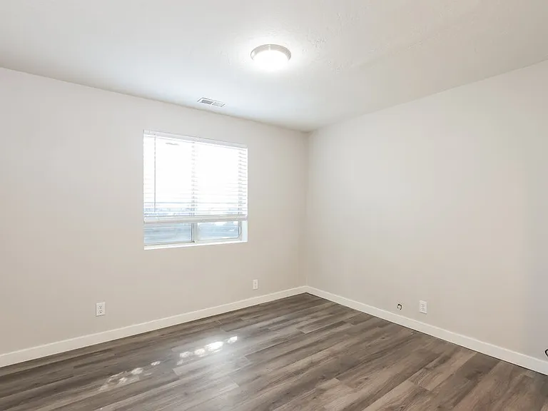5902 S Woodview Dr — Photo 15