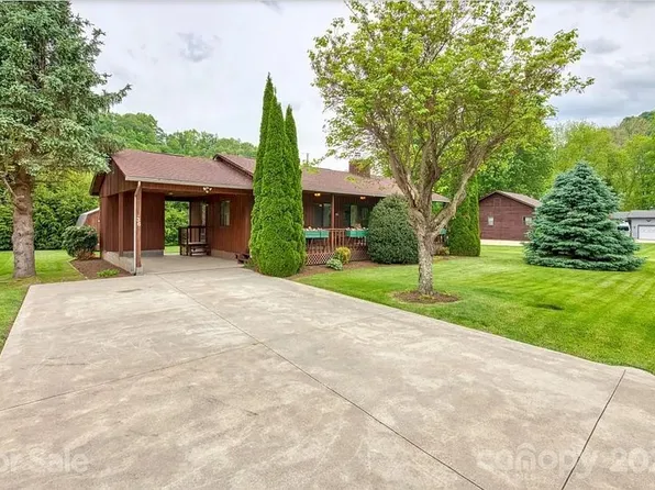 36 Sunflower Ln, Waynesville, NC 28785