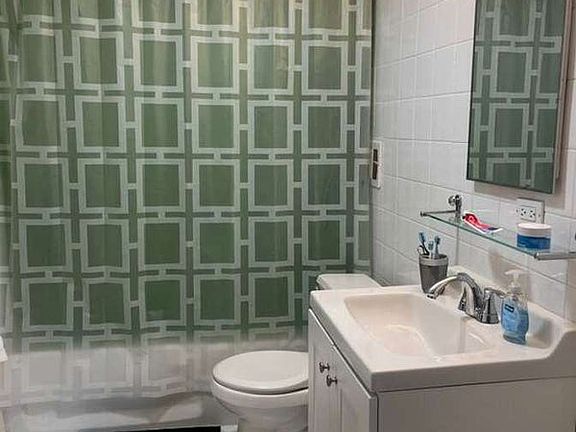 2nd image of 50 W 34th St #9C05