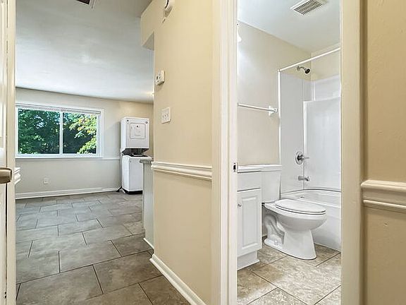 4th image of 312 Ashlawn Dr APT 8