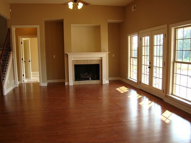 2nd image of 1928 Bakersfield Dr N