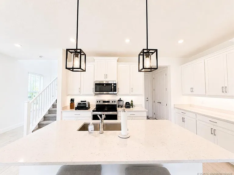 3583 NW Solange Ct — Photo 11
