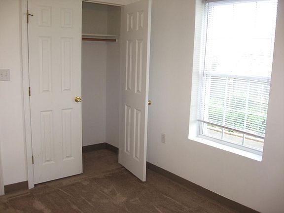 Both Bedrooms (aprox 12x12) have spacious closets