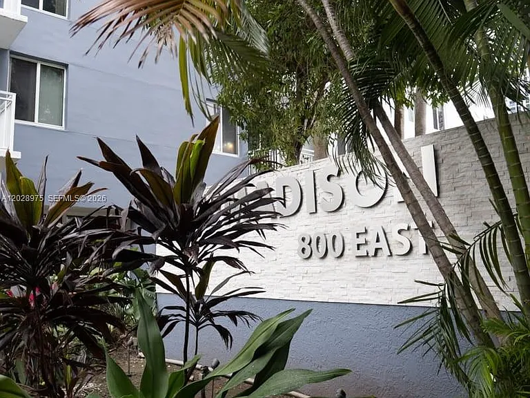 800 N Miami Ave #E-906 — Photo 3
