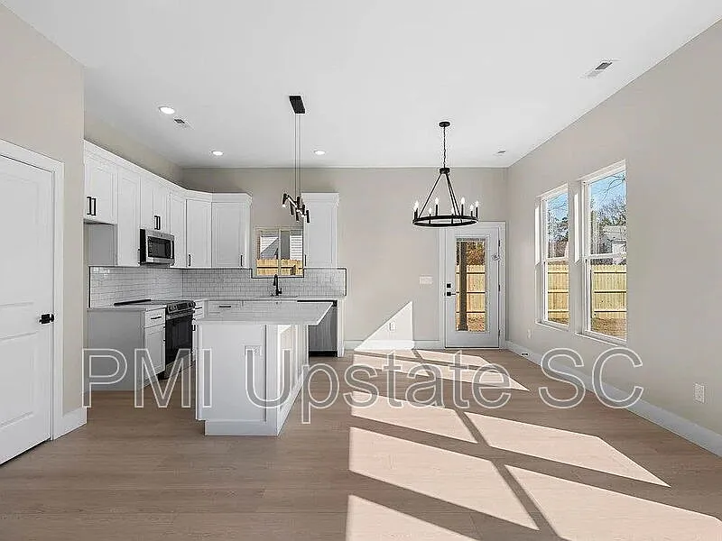 3 bed, 2.0 bath, $1,795 — Photo 3