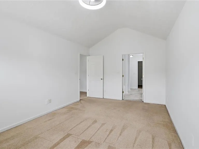 2915 Greyhawk Ln — Photo 16