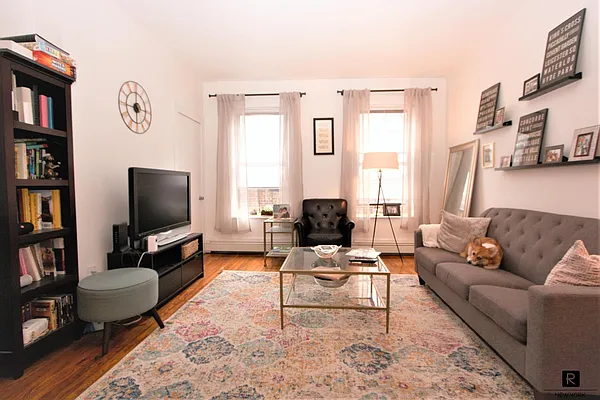 Rented by R New York | media 9