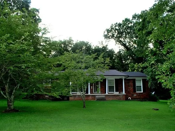 1106 Rainbow Cir, Westmoreland, TN 37186