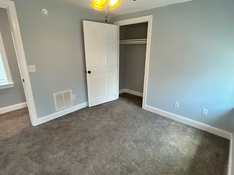 112 E Main St — Photo 21