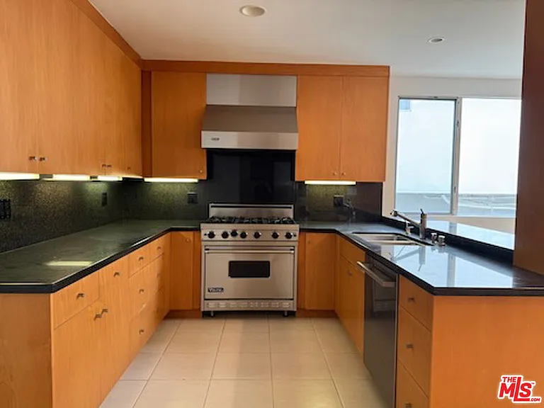 1655 Selby Ave #102 — Photo 7