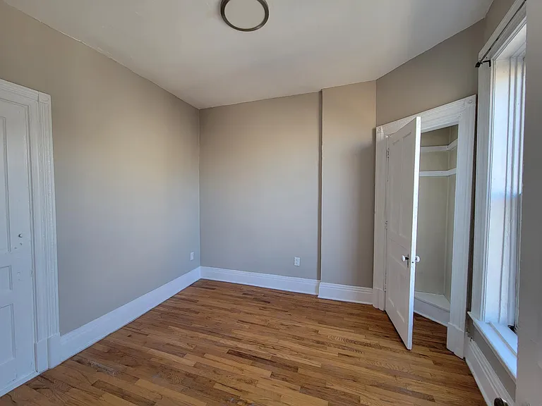 2136 5th Ave #6 — Photo 4