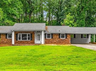 1066 Laverne Ln, Kernersville, NC 27284