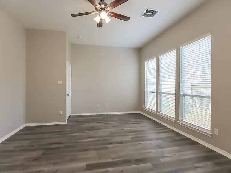 15823 Scenic Water Dr — Photo 8