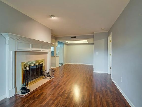 Living Room looking into kitchen nook