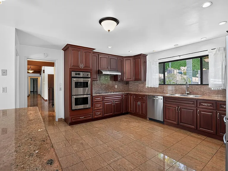 525 Hampton Rd — Photo 7