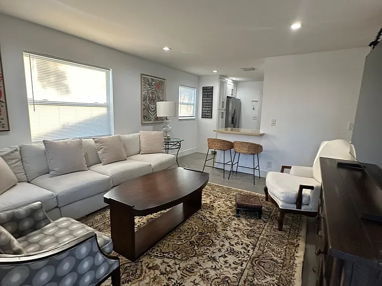 300 Central Dr — Photo 7