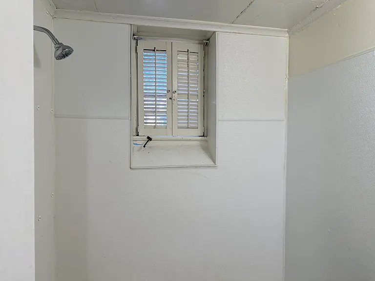 231 W 4th St #4 — Photo 27