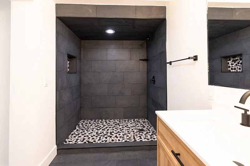 Newly Remodeled Single Level Sandy Home — Photo 3