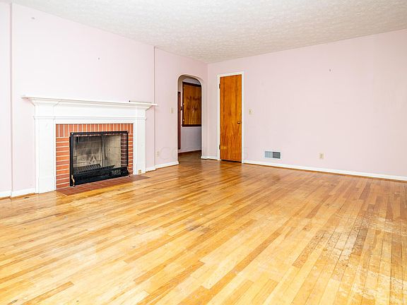 3rd image of 2916 Brownlee Ave