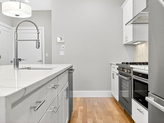 5th image of 275 Old Colony Ave #6