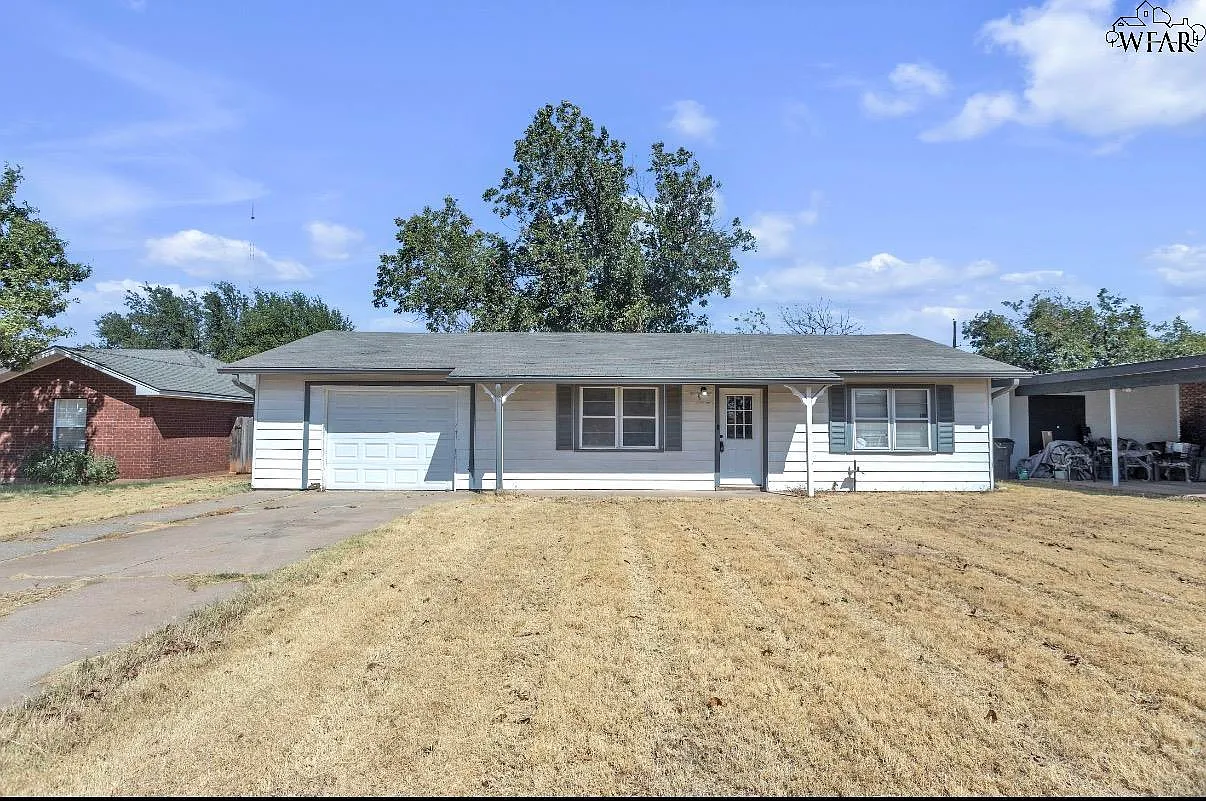 3 bed, 1.0 bath, 1194 sqft, $1,350 — Photo 1