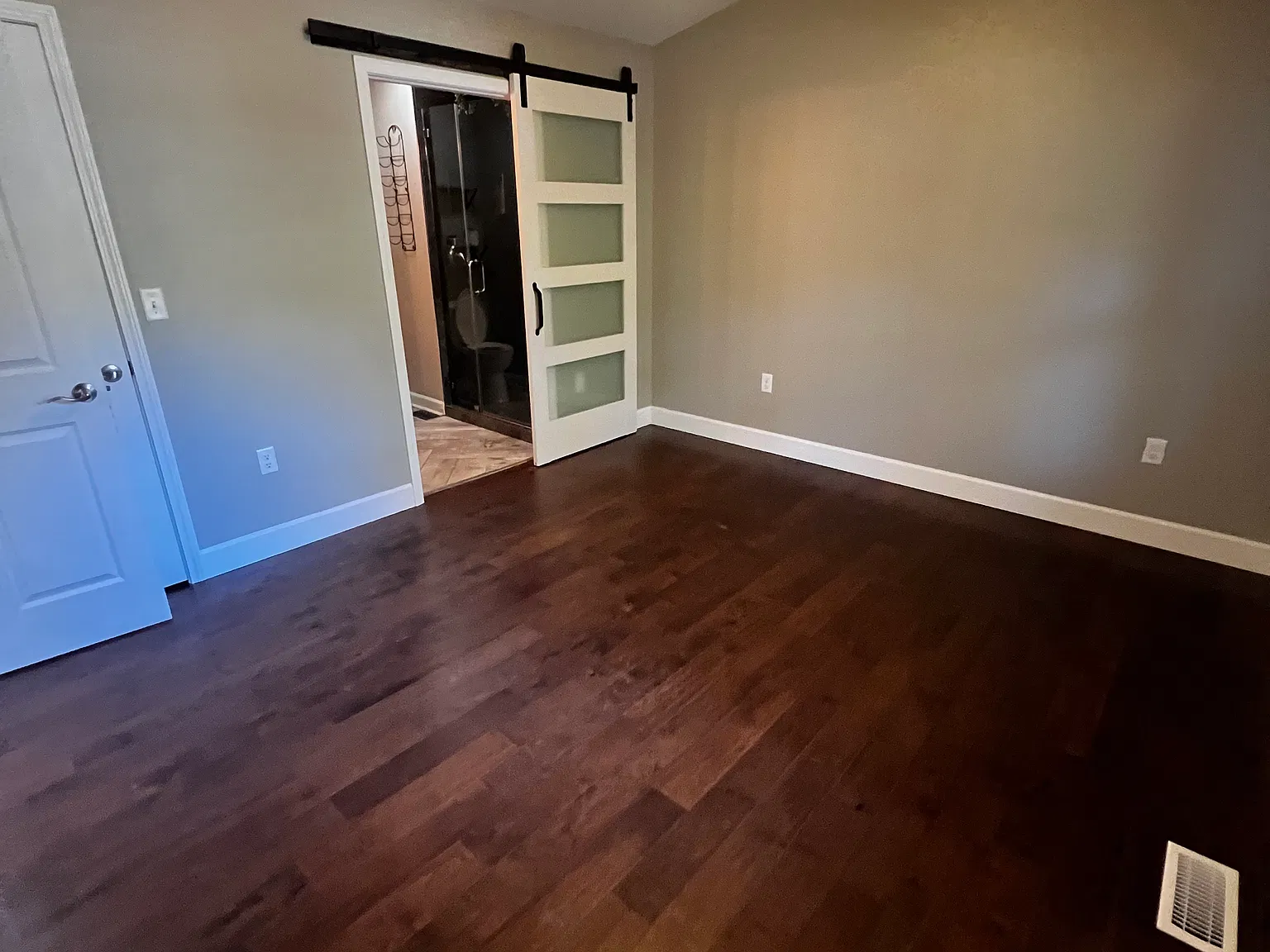 3 bed, 1200 sqft, $1,850 — Photo 4