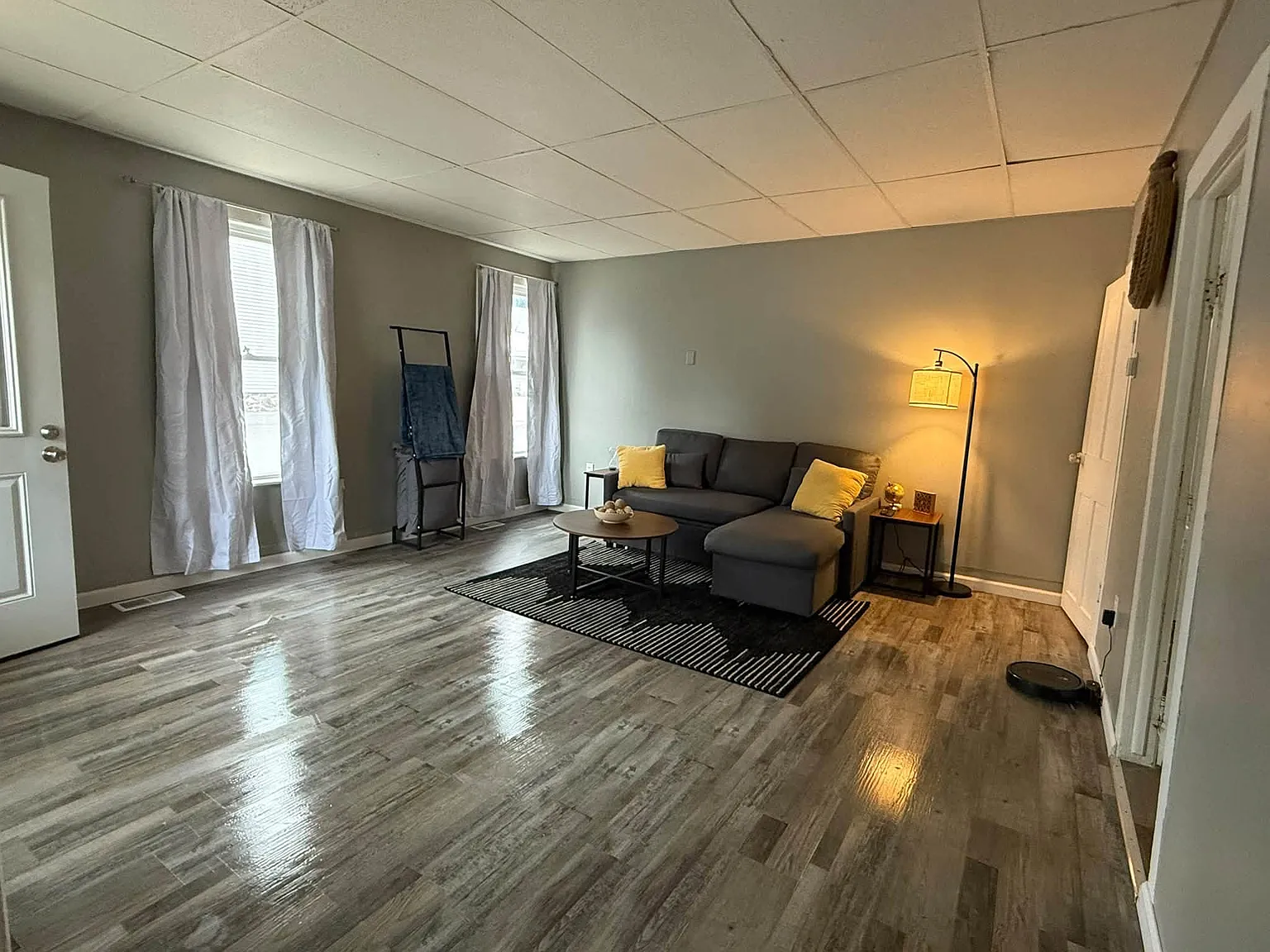 1 bed, $1,000 — Photo 1