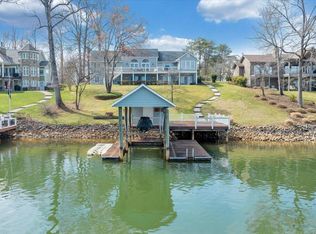 110 Windward Dr, Moneta, VA 24121