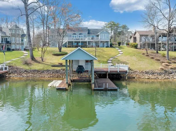 110 Windward Dr, Moneta, VA 24121