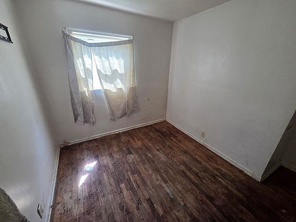 2nd image of 1810 Shamrock Ln