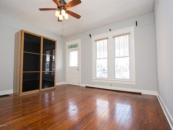 3rd image of 988 Goss Ave