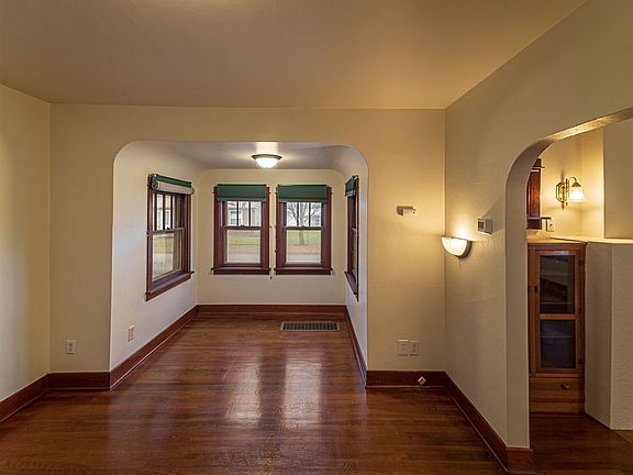 4th image of 8902 E Alki Ave